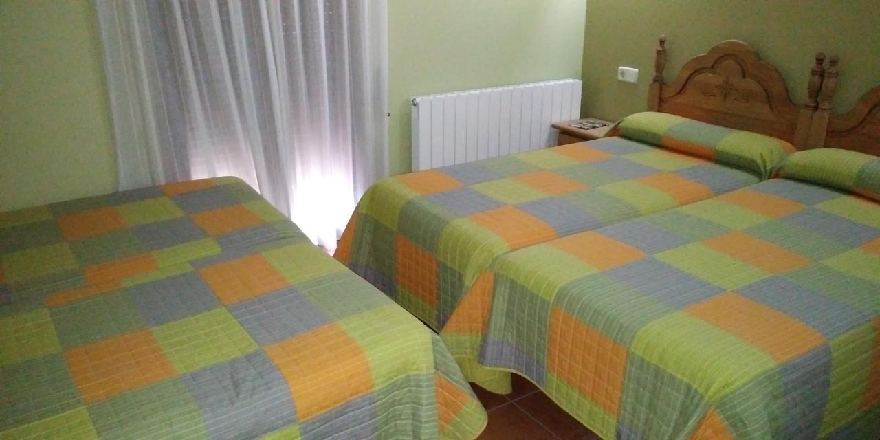 Hostal La Vega Peralejos Bagian luar foto