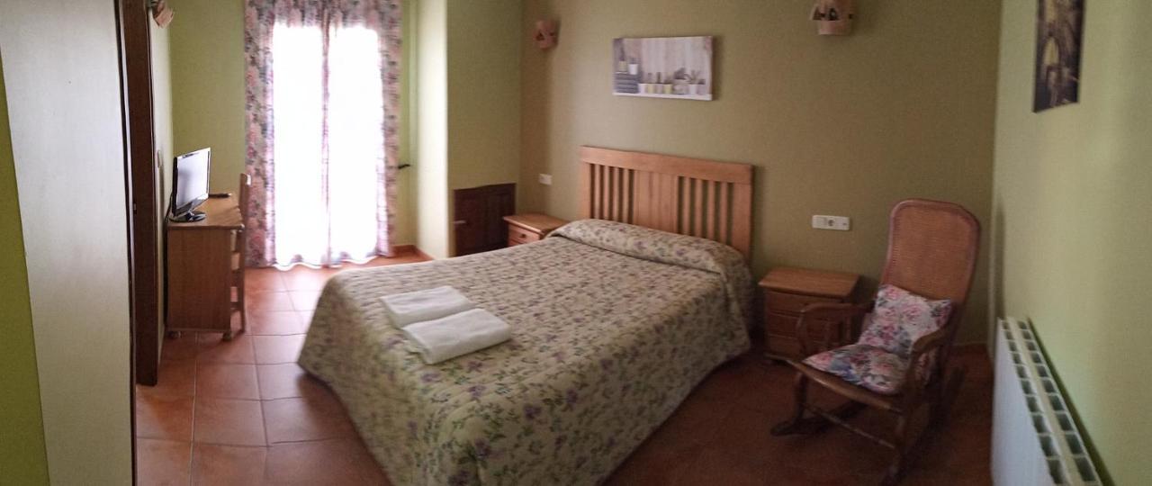 Hostal La Vega Peralejos Bagian luar foto