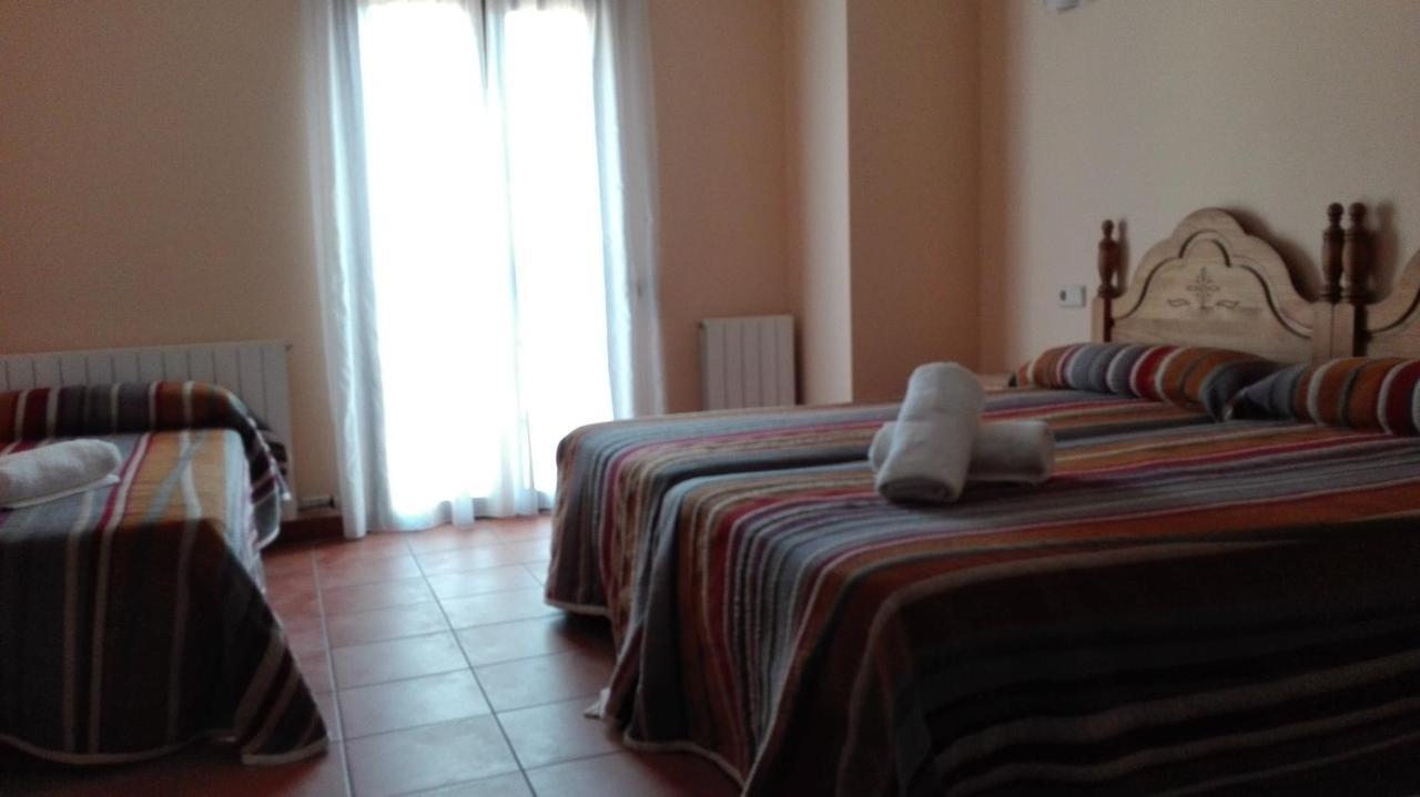 Hostal La Vega Peralejos Bagian luar foto